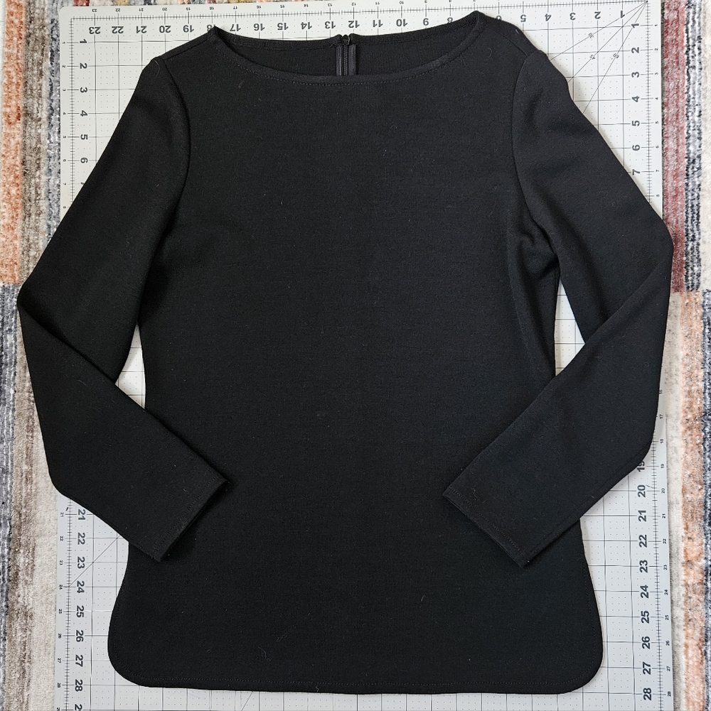 St. John Classic Black Top
